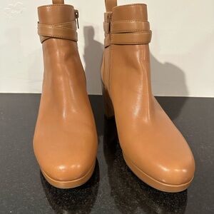 Vionic Nella Tan Ankle Boots